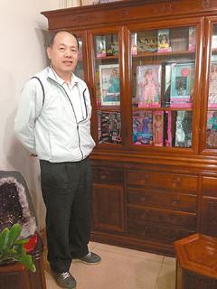 台商落地广东佛山担任芭比娃娃裁缝师30年