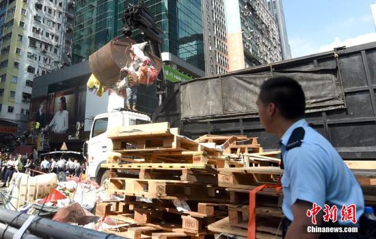 香港警方吁非法占领者尽快离去 公众人士保持克制