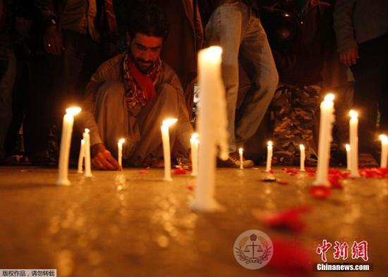 巴基斯坦举国哀悼学校惨案受害者 气氛凝重
