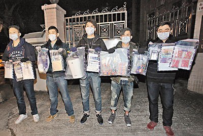 香港警方旺角捣破一毒窟 当场拘捕20人