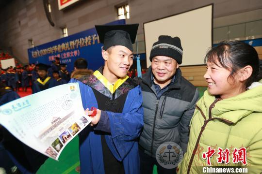 天津大学春季研究生毕业典礼 约400父母亲友观礼