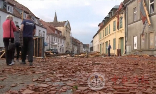 强风暴袭击德国致一人死亡 “龙卷风”破坏严重