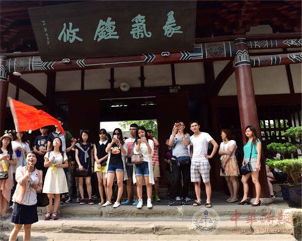 中国旅游日：阆中古城打拥堂 街头民俗点亮景区