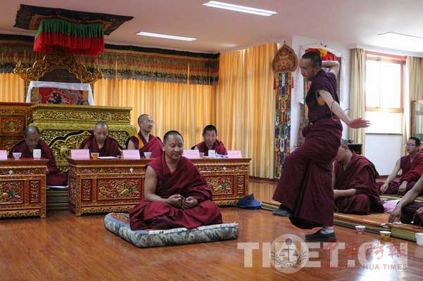 揭秘僧人如何进入藏传佛教最高学府学习