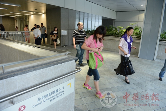 香港17万公务员加薪 幅度23年来首次高于调查净指标