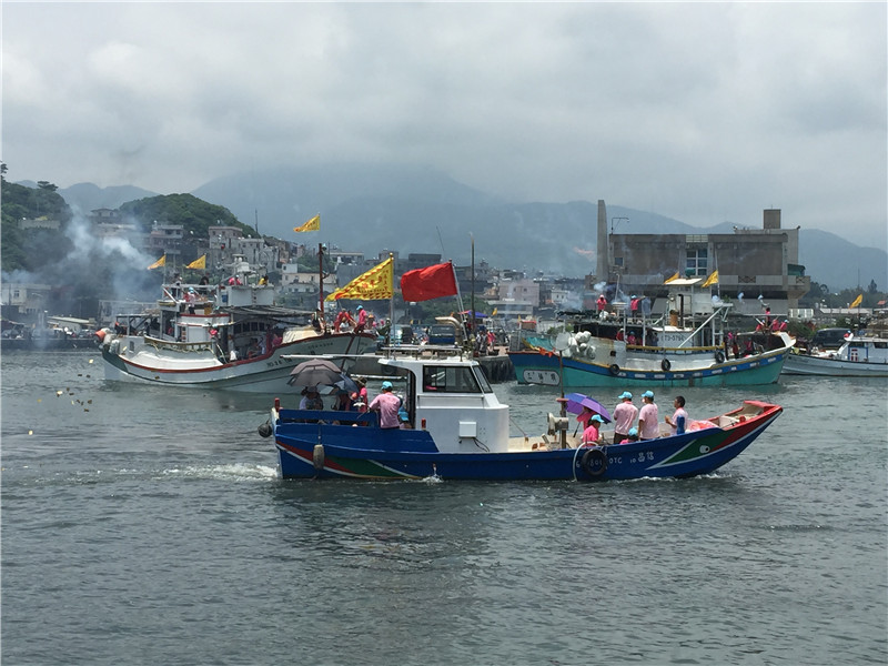 延平郡王海陸巡境 34艘漁船壯觀逐浪