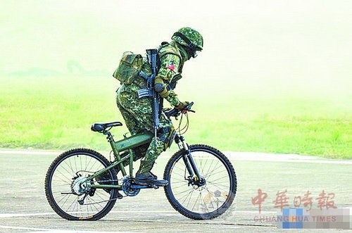 台军进行战力展示预校 伞兵越野自行车漏气
