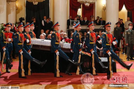 俄举行前总理普里马科夫遗体告别式 普京等到场