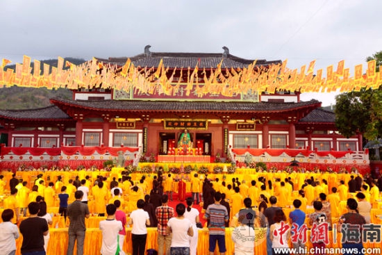 龙五爷财神圣诞民俗文化活动在三亚南山景区举办