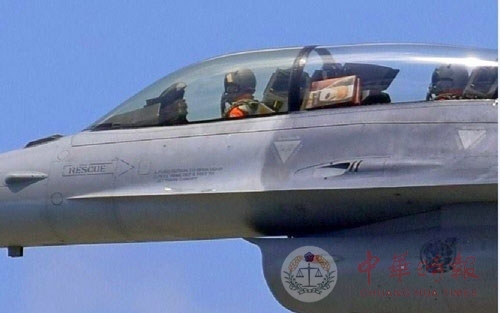 台空军F-16战机成麻糬运送机 网友：太扯了 