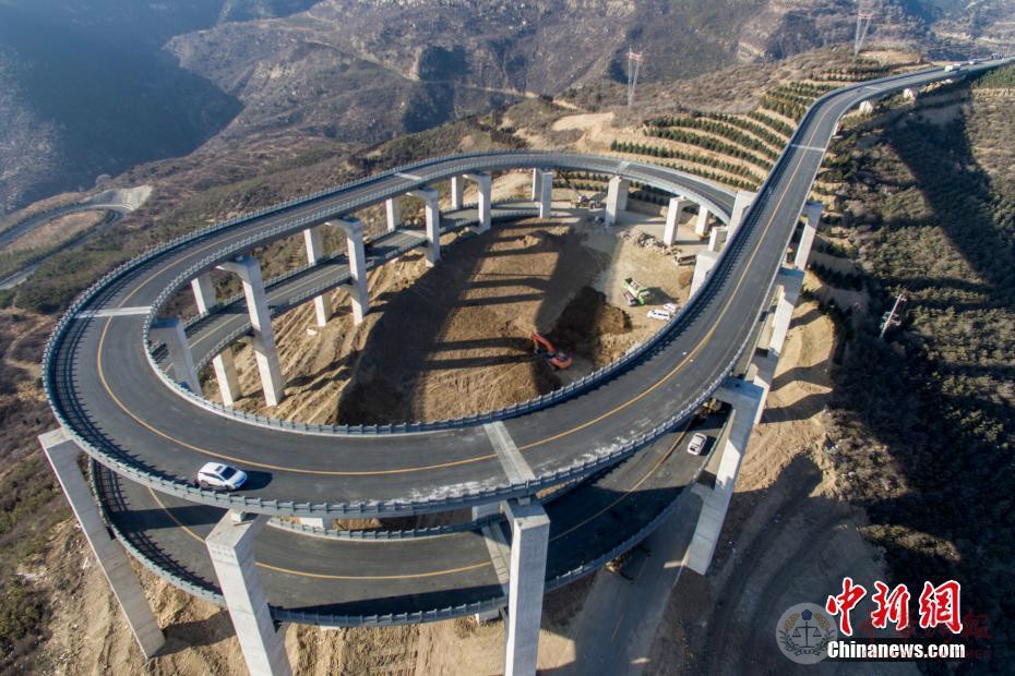 太原现“过山车”式高架桥 被誉为“云端上的旅游公路”