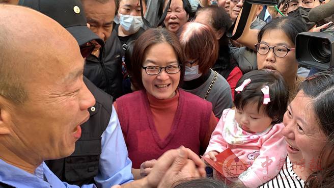 民众拱8年后选台湾地区领导人 韩国瑜苦笑这么回……