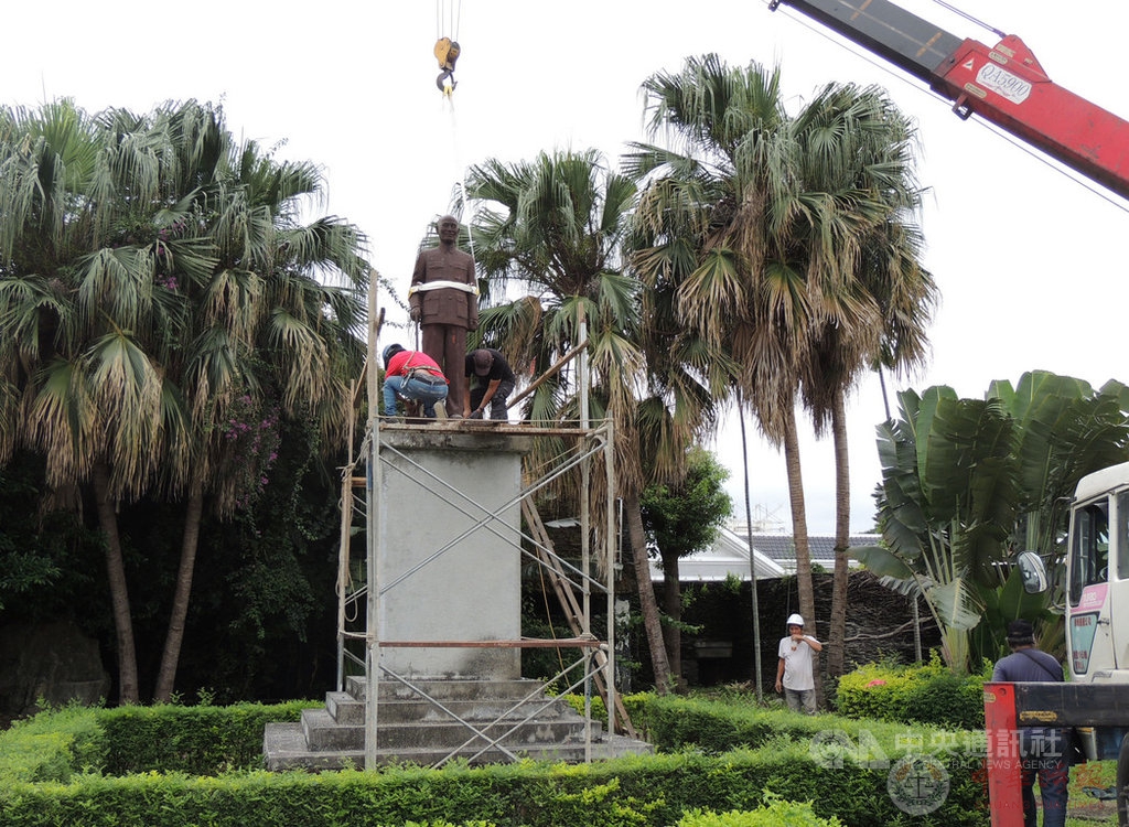 台湾又一座蒋介石铜像被拆除，拆除方称是“促转会”指使